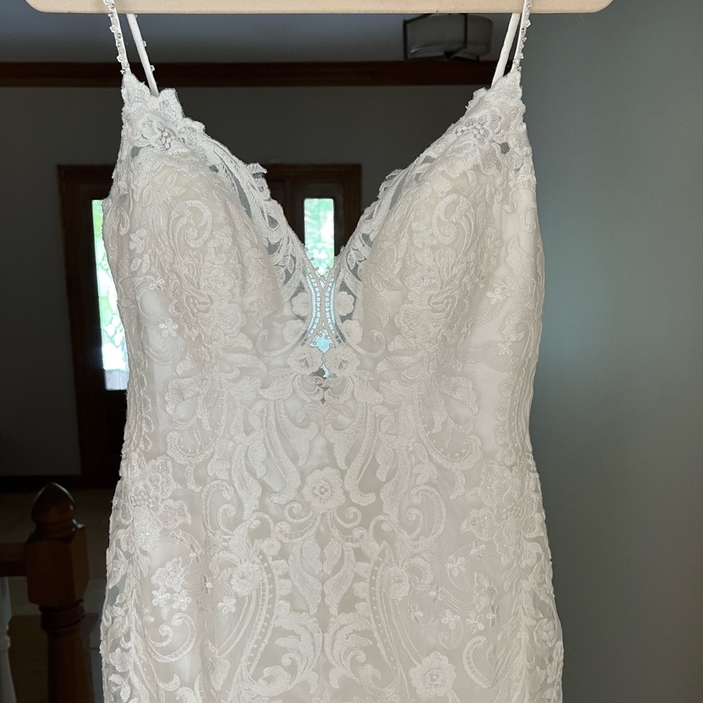 Madison James ivory lace wedding dress size 8